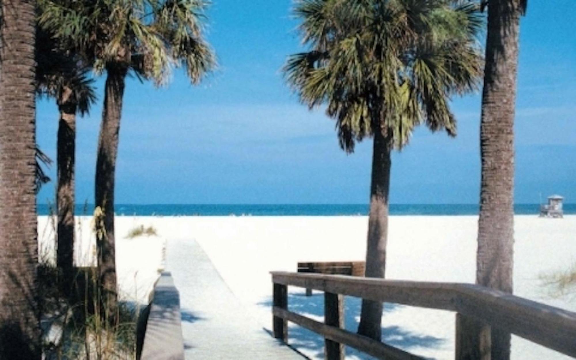 Affordable Two Bedroom Tropical Condo - Private Beach, Pools, Hot Tub St. Petersburg Exteriér fotografie