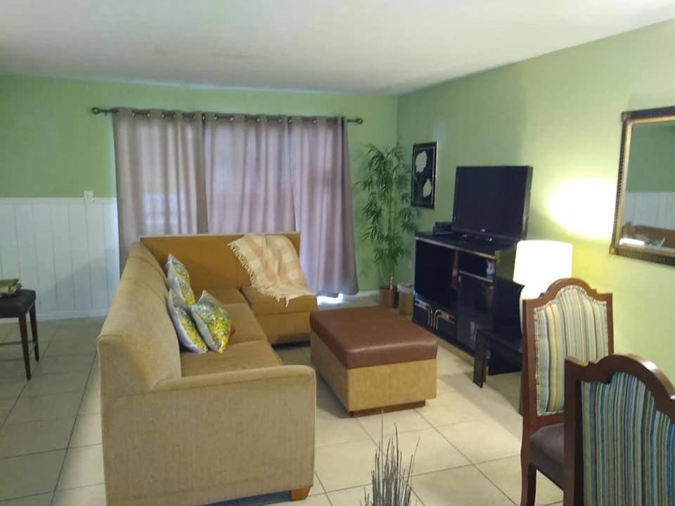 Affordable Two Bedroom Tropical Condo - Private Beach, Pools, Hot Tub St. Petersburg Exteriér fotografie