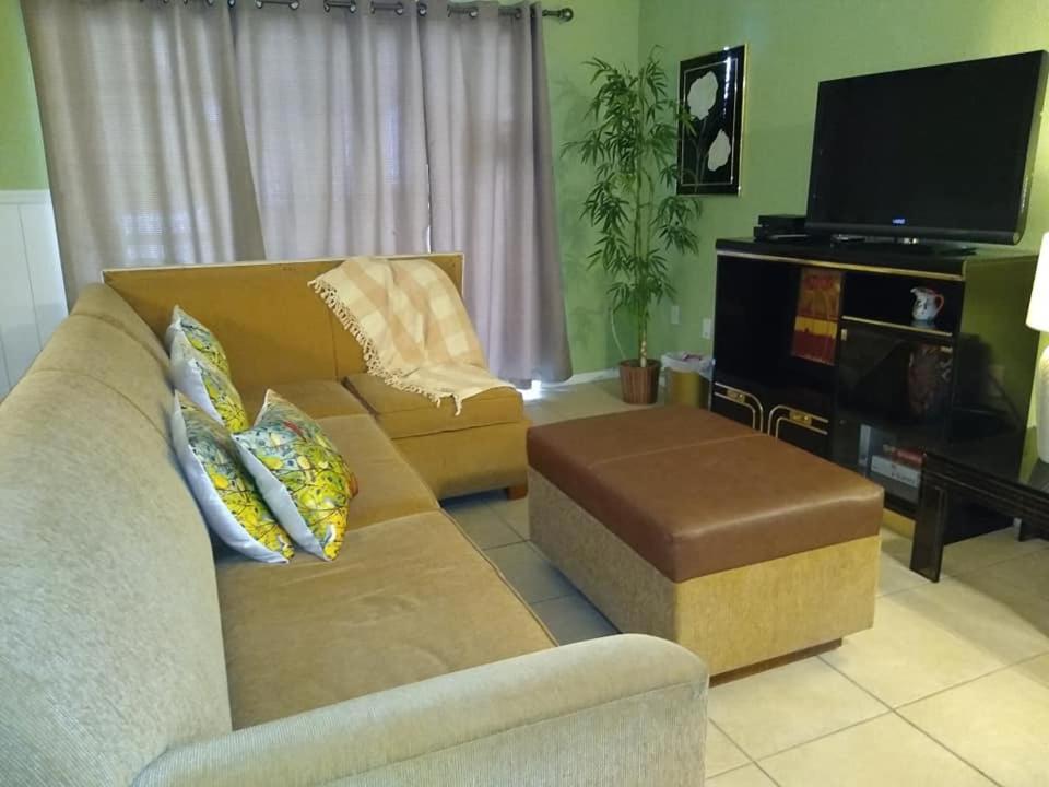 Affordable Two Bedroom Tropical Condo - Private Beach, Pools, Hot Tub St. Petersburg Exteriér fotografie