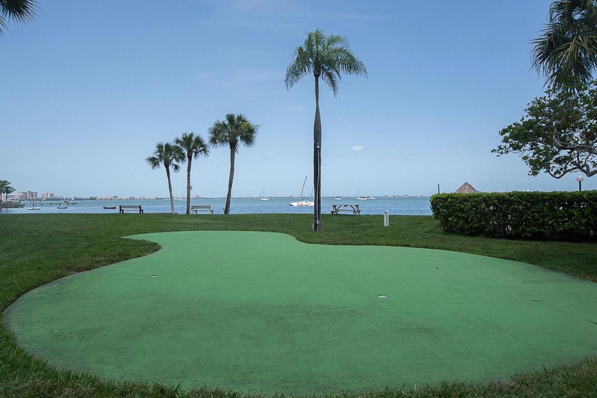 Affordable Two Bedroom Tropical Condo - Private Beach, Pools, Hot Tub St. Petersburg Exteriér fotografie