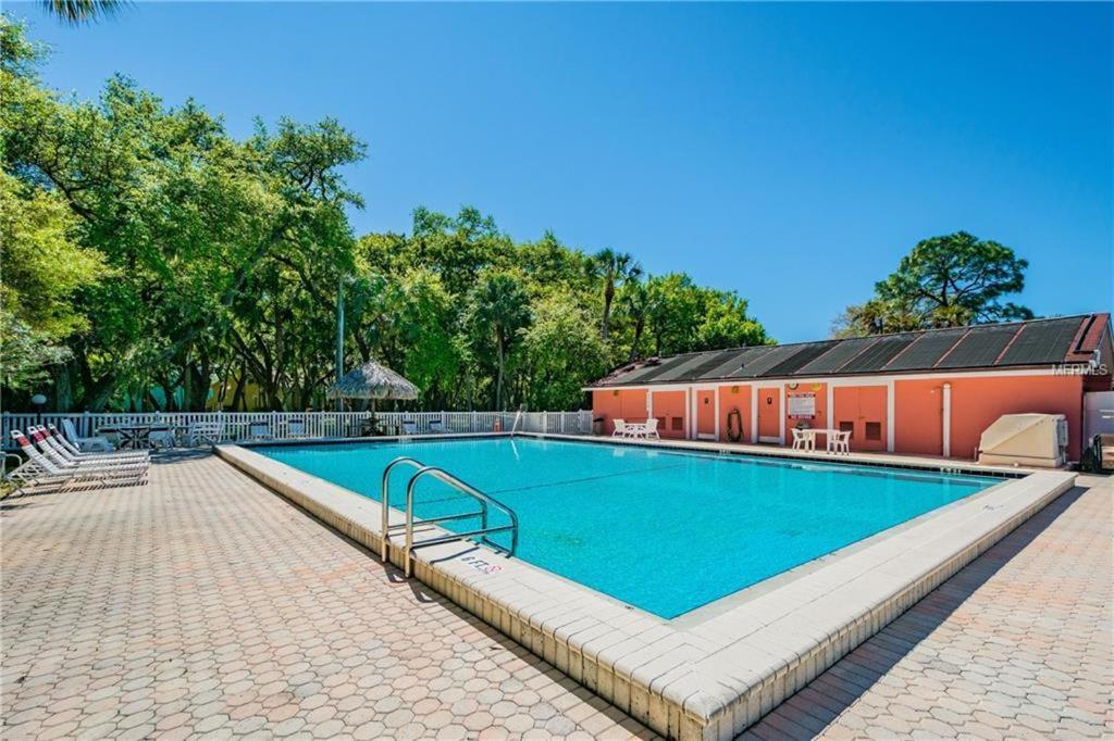Affordable Two Bedroom Tropical Condo - Private Beach, Pools, Hot Tub St. Petersburg Exteriér fotografie