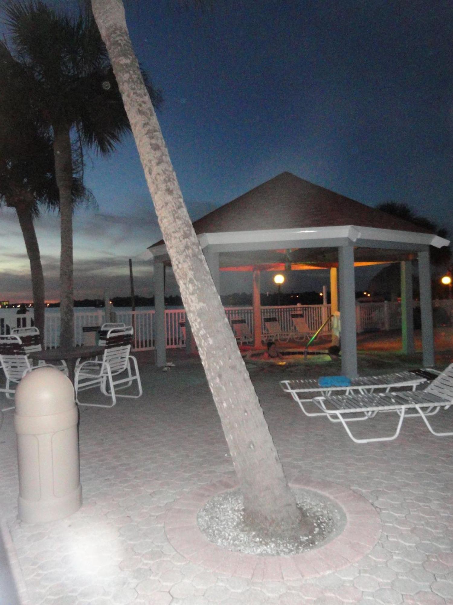 Affordable Two Bedroom Tropical Condo - Private Beach, Pools, Hot Tub St. Petersburg Exteriér fotografie