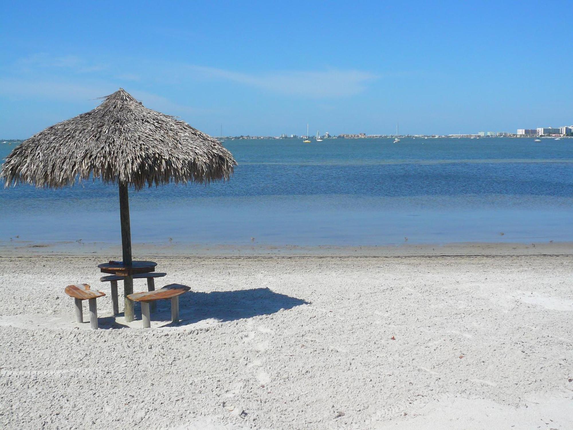 Affordable Two Bedroom Tropical Condo - Private Beach, Pools, Hot Tub St. Petersburg Exteriér fotografie