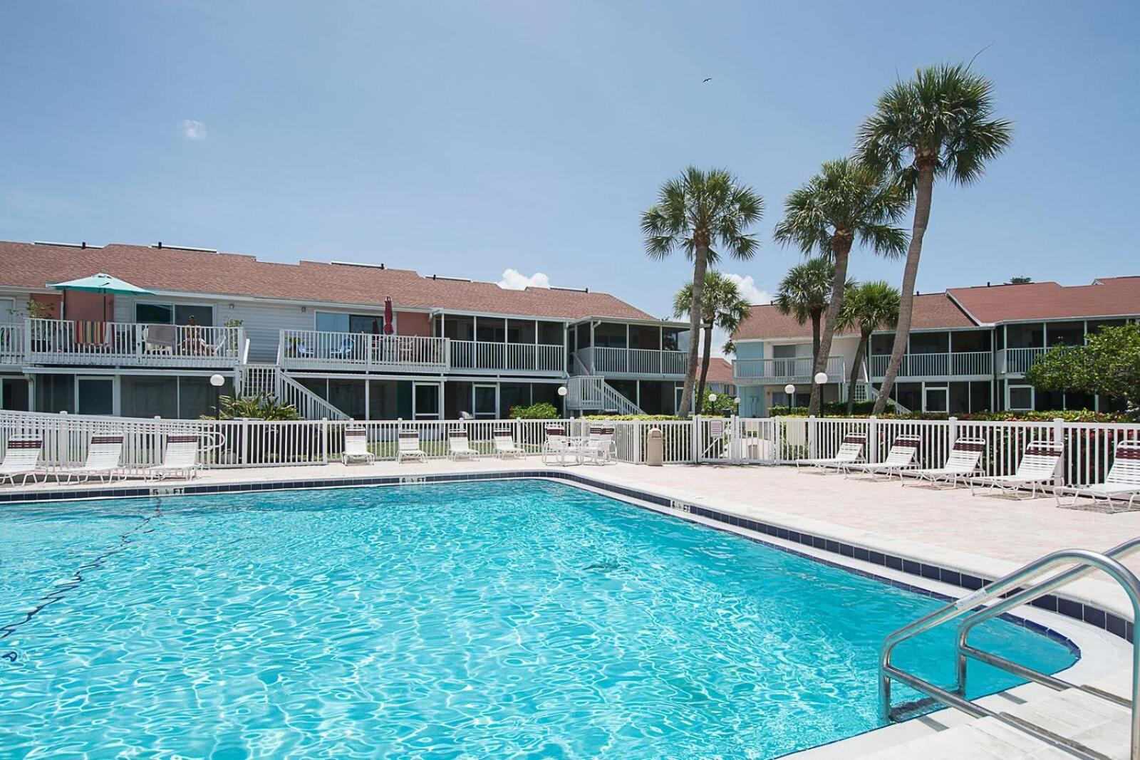 Affordable Two Bedroom Tropical Condo - Private Beach, Pools, Hot Tub St. Petersburg Exteriér fotografie