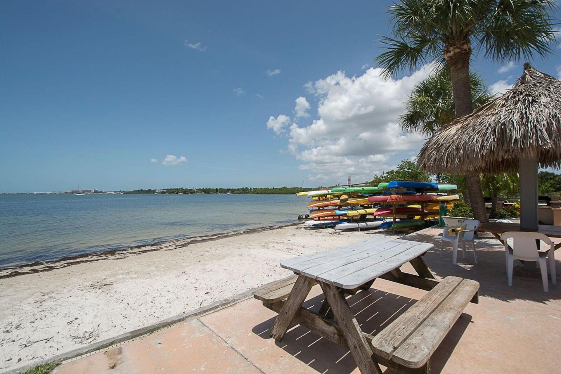 Affordable Two Bedroom Tropical Condo - Private Beach, Pools, Hot Tub St. Petersburg Exteriér fotografie
