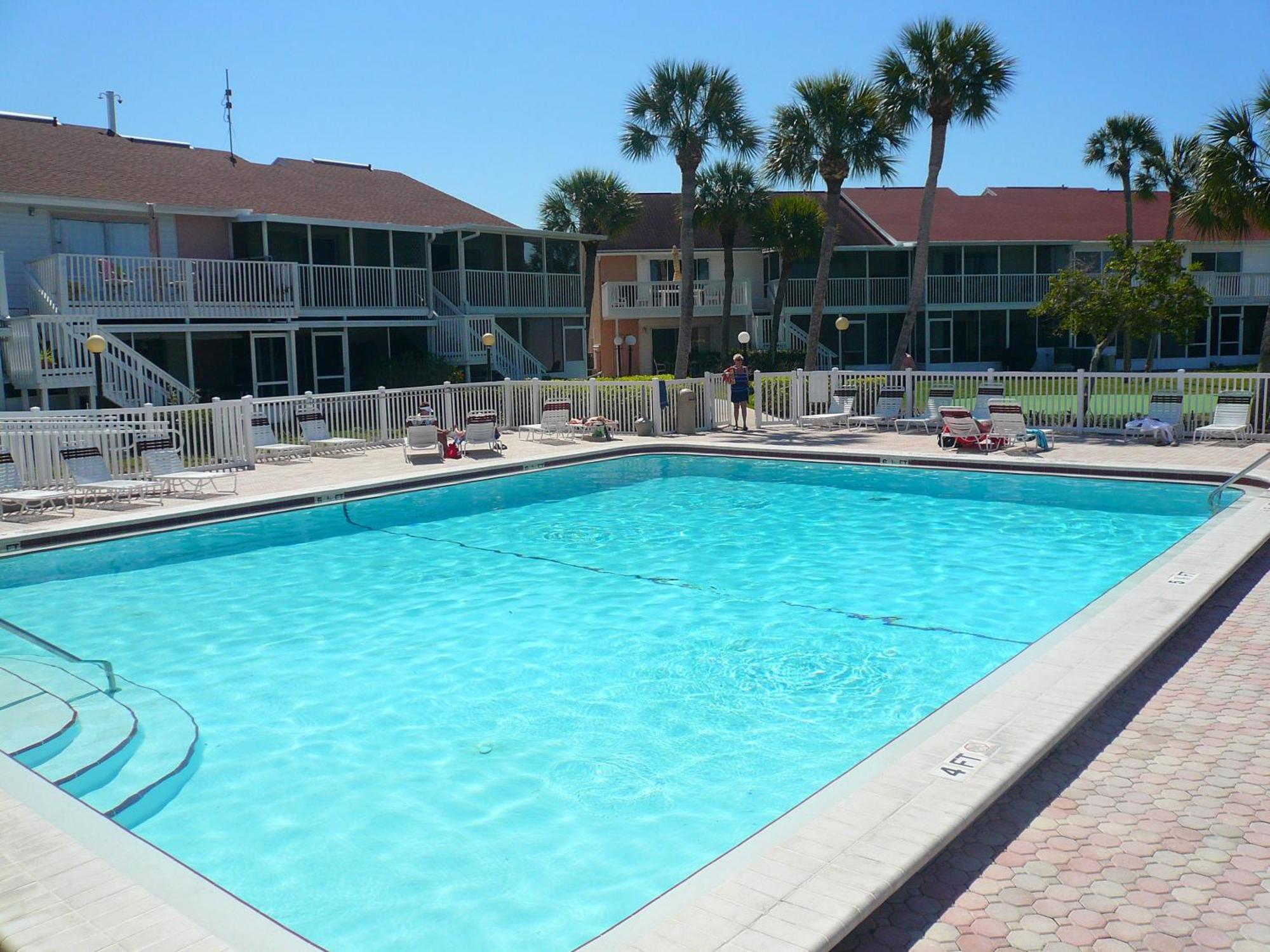 Affordable Two Bedroom Tropical Condo - Private Beach, Pools, Hot Tub St. Petersburg Exteriér fotografie