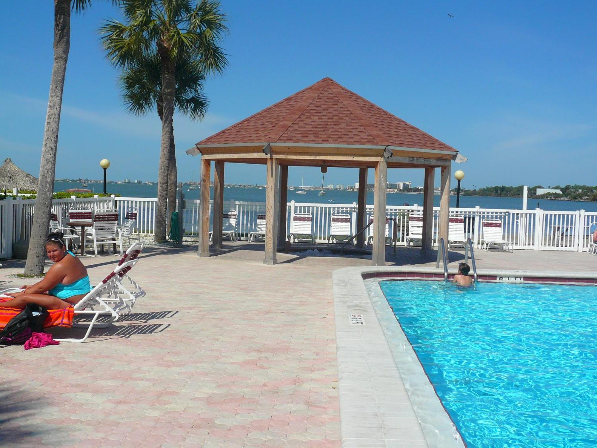 Affordable Two Bedroom Tropical Condo - Private Beach, Pools, Hot Tub St. Petersburg Exteriér fotografie
