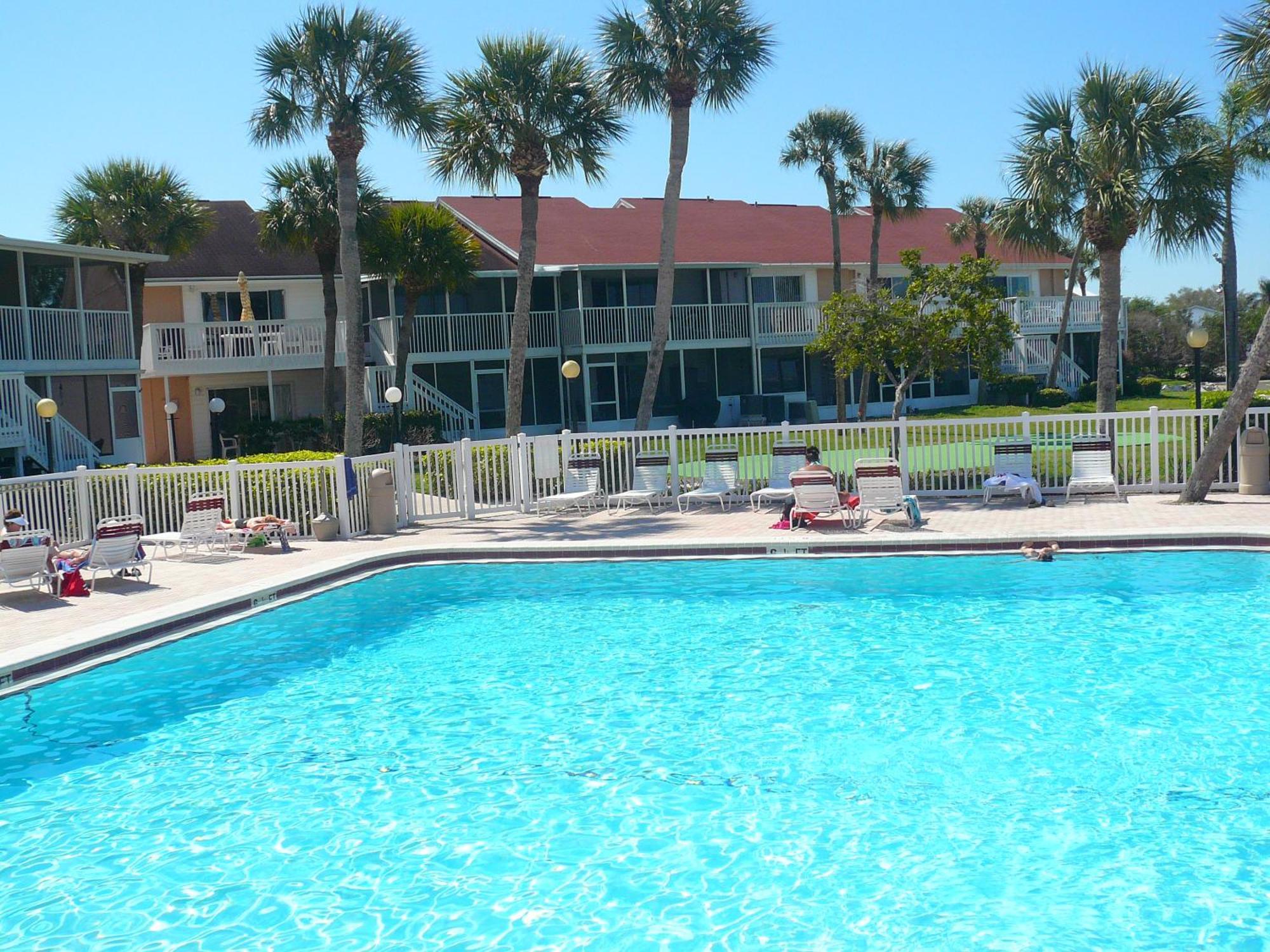Affordable Two Bedroom Tropical Condo - Private Beach, Pools, Hot Tub St. Petersburg Exteriér fotografie