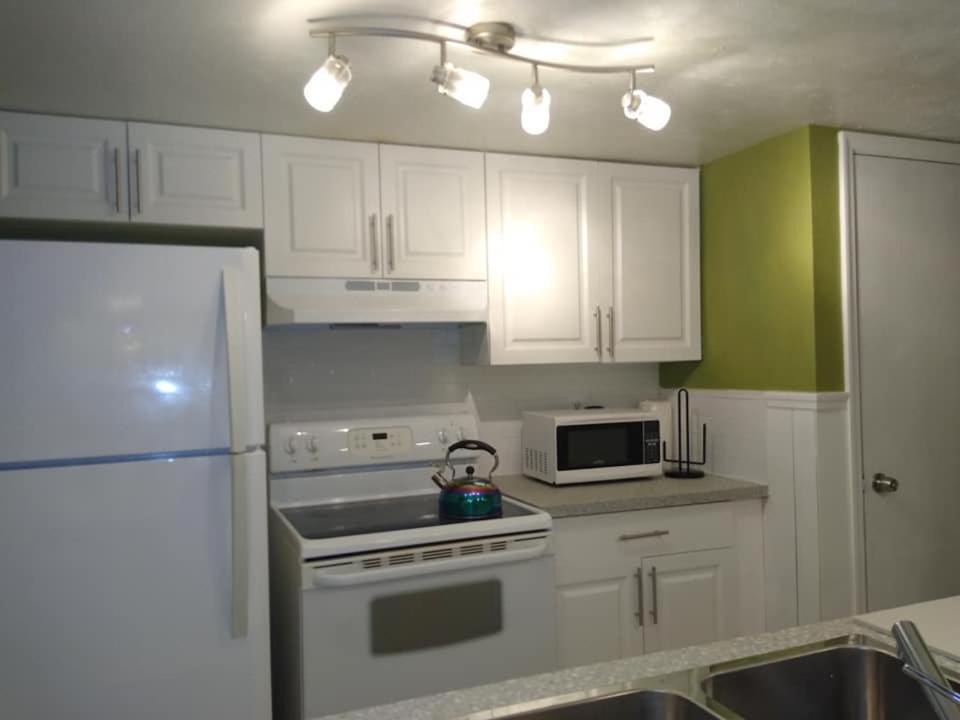 Affordable Two Bedroom Tropical Condo - Private Beach, Pools, Hot Tub St. Petersburg Exteriér fotografie