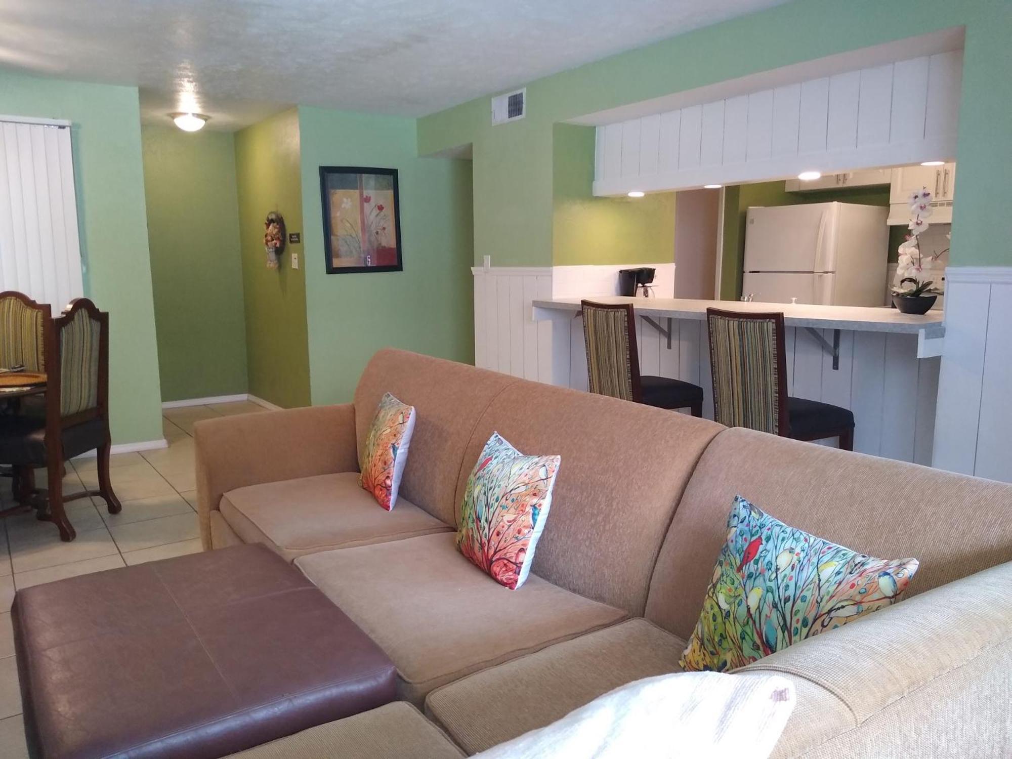 Affordable Two Bedroom Tropical Condo - Private Beach, Pools, Hot Tub St. Petersburg Exteriér fotografie